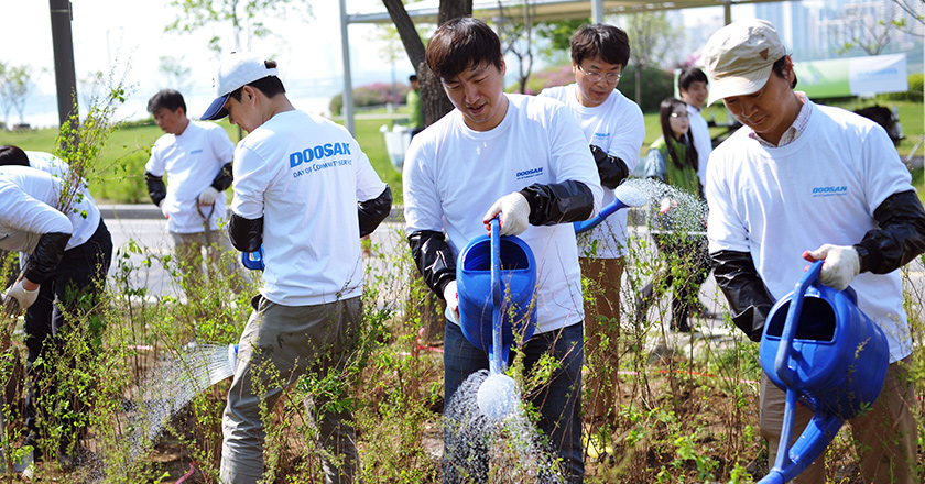 Doosan Day of Community Service 18