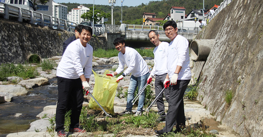 Doosan Day of Community Service 21