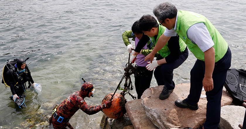 Masan Bay Underwater Cleanup