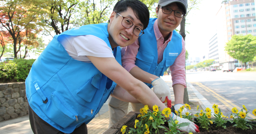 &#60;Creating a flower road&#62; along Seongnam Culture Street 5