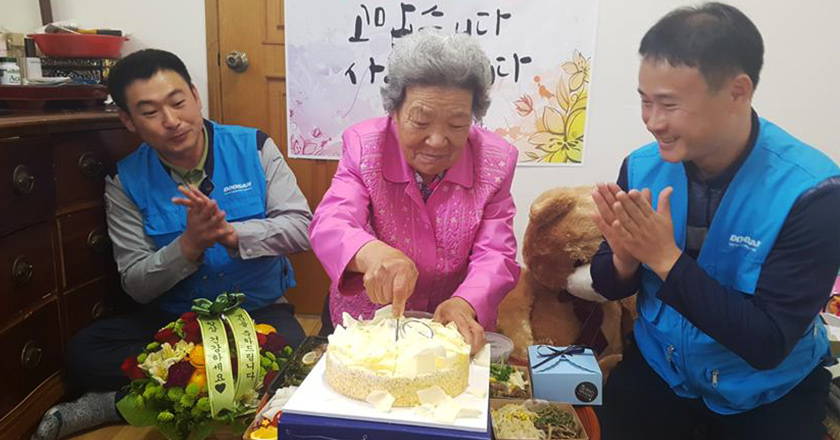 Throwing a Birthday Party for the Elderly